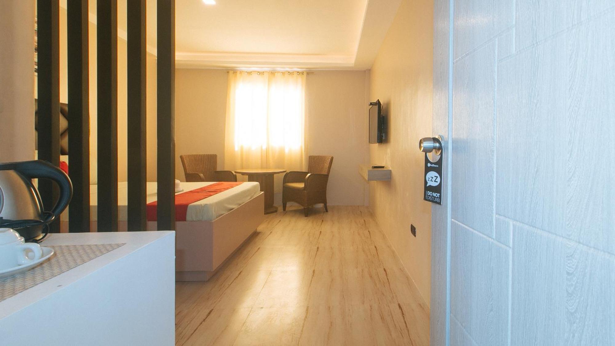 Reddoorz Plus At Seventy Five Inn Near Manila Airport Paranaque City Buitenkant foto
