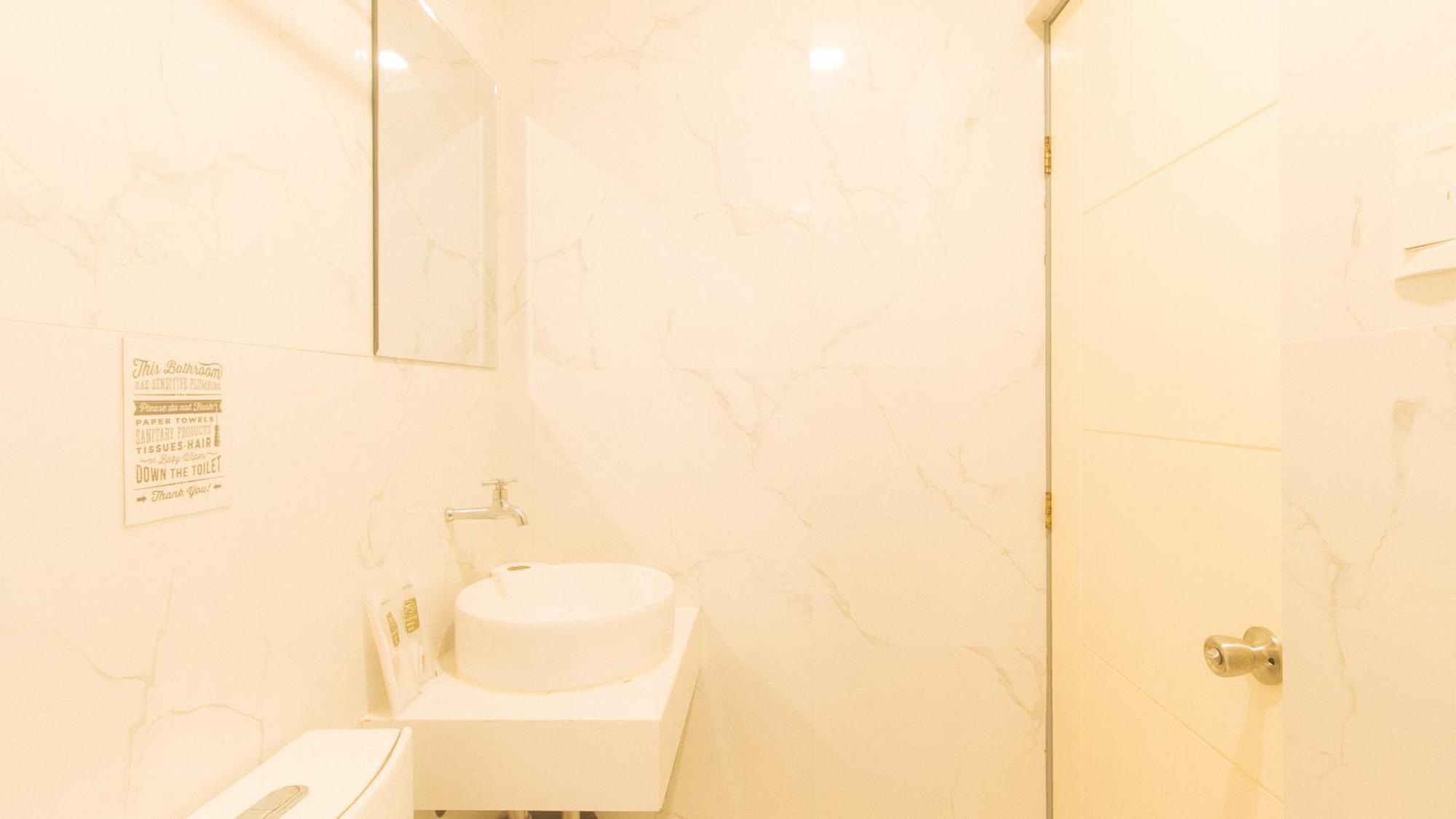 Reddoorz Plus At Seventy Five Inn Near Manila Airport Paranaque City Buitenkant foto