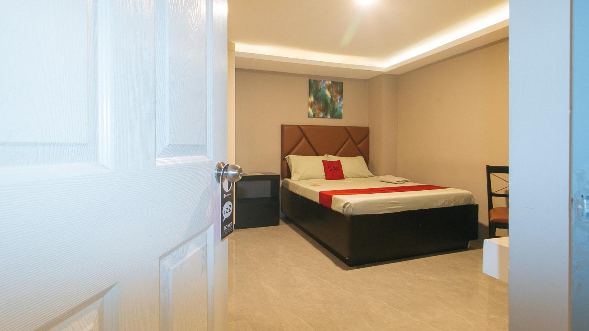 Reddoorz Plus At Seventy Five Inn Near Manila Airport Paranaque City Buitenkant foto
