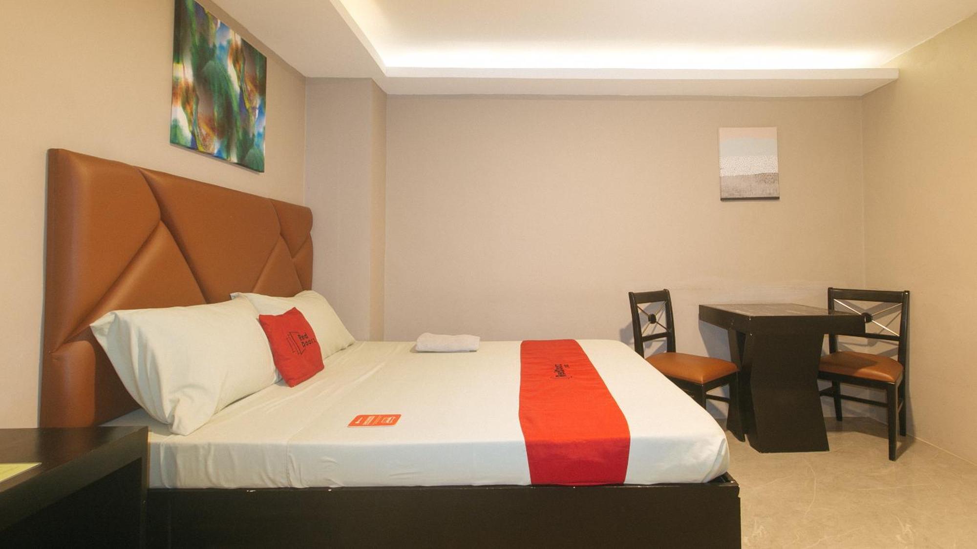 Reddoorz Plus At Seventy Five Inn Near Manila Airport Paranaque City Buitenkant foto