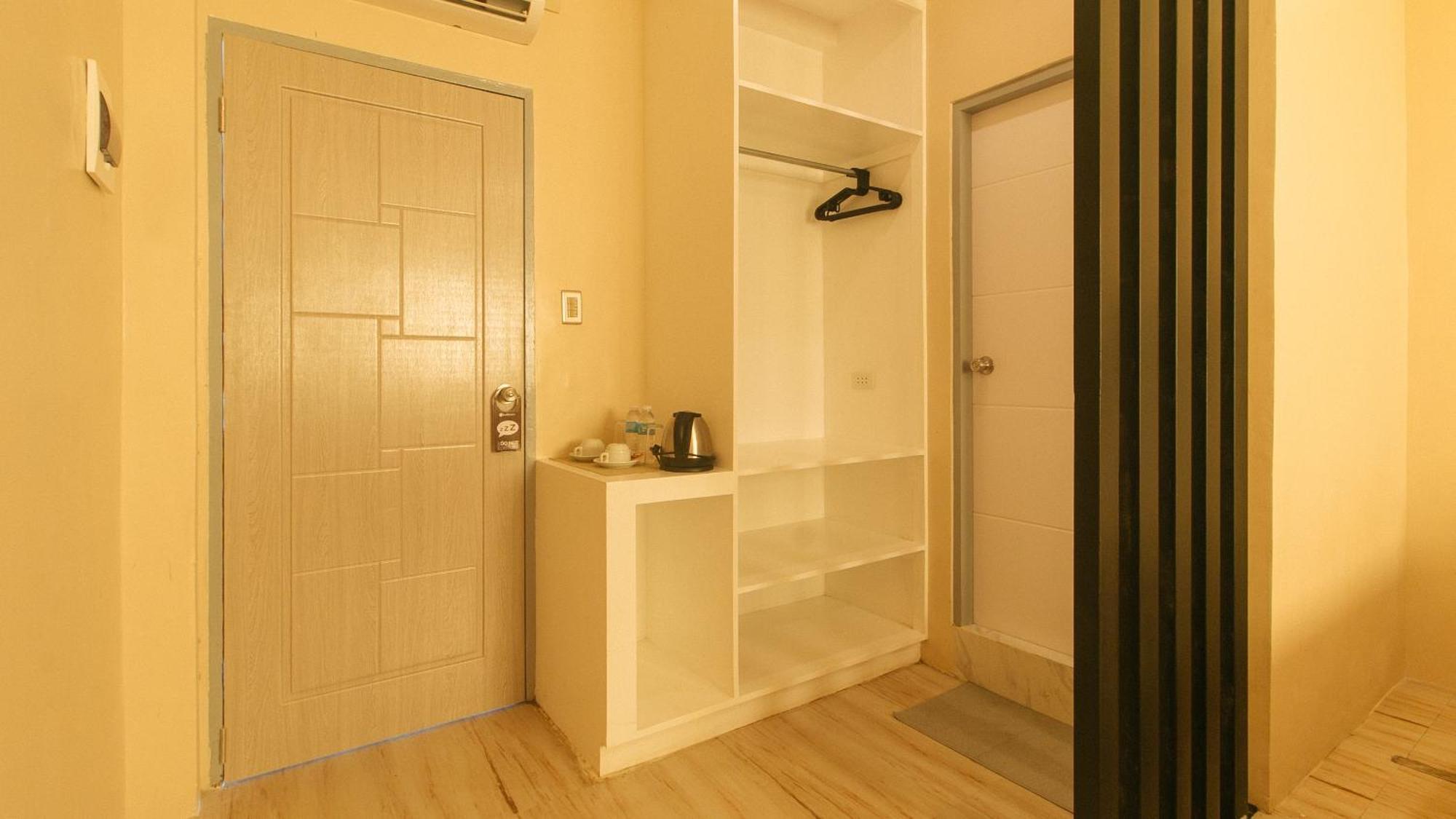 Reddoorz Plus At Seventy Five Inn Near Manila Airport Paranaque City Buitenkant foto