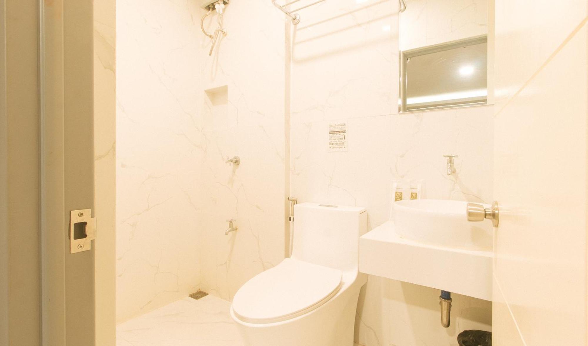 Reddoorz Plus At Seventy Five Inn Near Manila Airport Paranaque City Buitenkant foto